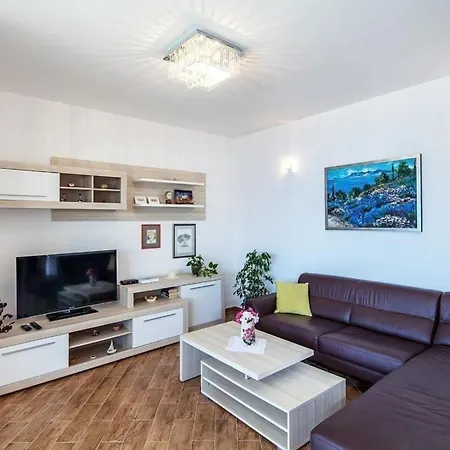 Luxurioeses Mit Pool Direkt Am * Rogoznica (Sibenik-Knin)