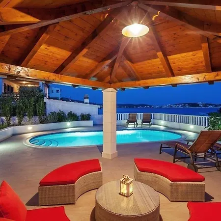 Luxurioeses Mit Pool Direkt Am Rogoznica (Sibenik-Knin)