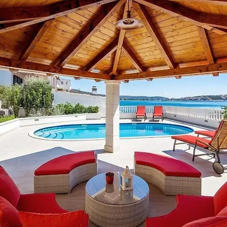 Luxurioeses Mit Pool Direkt Am Rogoznica (Sibenik-Knin)