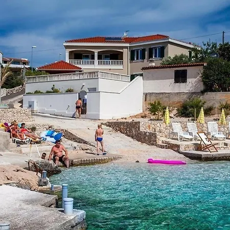 Luxurioeses Mit Pool Direkt Am *