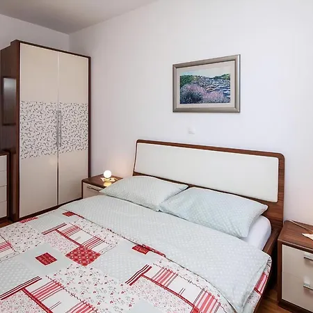 Luxurioeses Mit Pool Direkt Am Сasa de vacaciones Rogoznica (Sibenik-Knin)