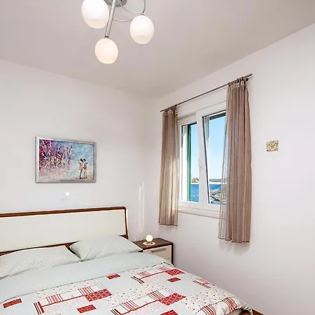 Luxurioeses Mit Pool Direkt Am Сasa de vacaciones Rogoznica (Sibenik-Knin)
