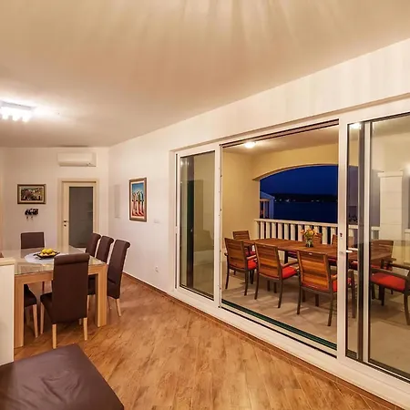 Luxurioeses Mit Pool Direkt Am Rogoznica (Sibenik-Knin)