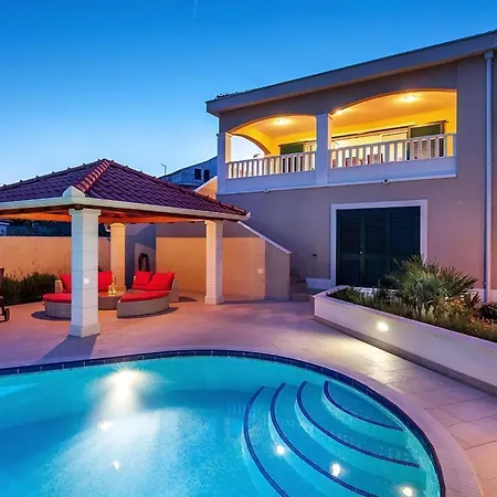 Luxurioeses Mit Pool Direkt Am Сasa de vacaciones